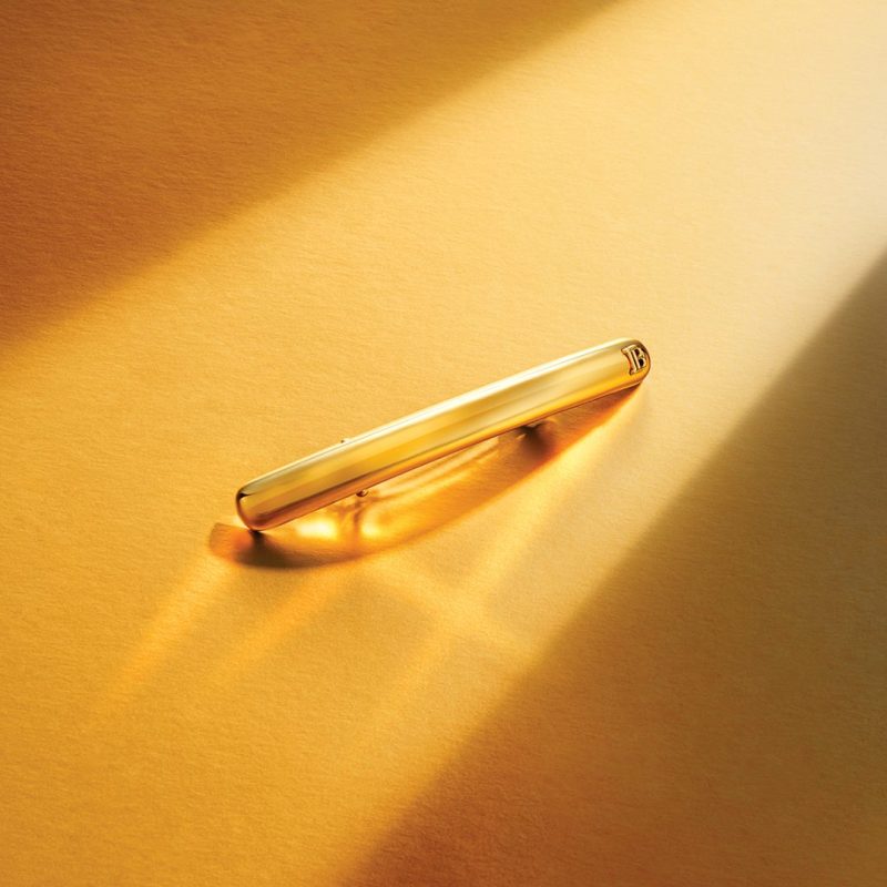 BalmainHair Accessories LimitedEdition BarretteGold C2 26 LE HJ BAR G C2 26 Mood 02 1200x1200